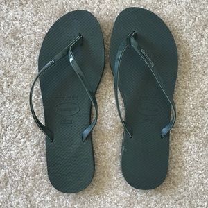 Green leather Havaianas women size 7-8